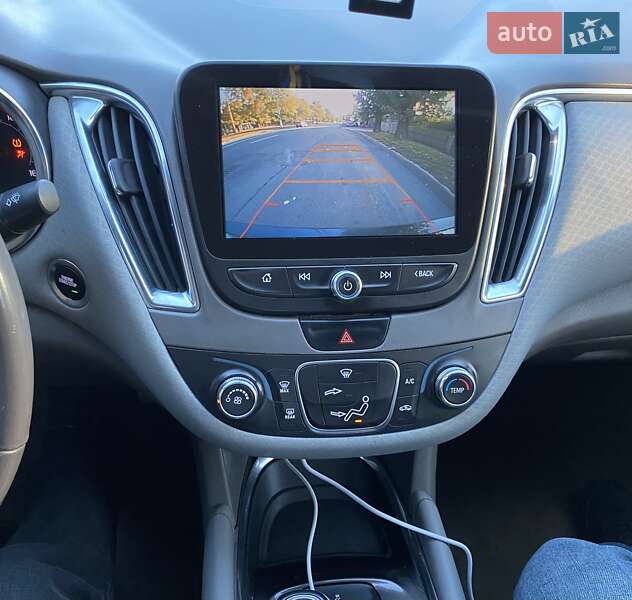 Седан Chevrolet Malibu 2015 в Киеве