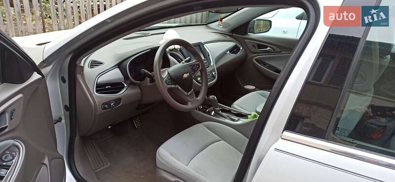 Седан Chevrolet Malibu 2016 в Шаргороде