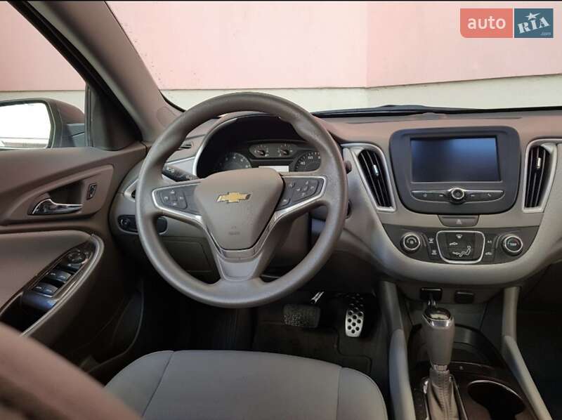 Седан Chevrolet Malibu 2016 в Івано-Франківську