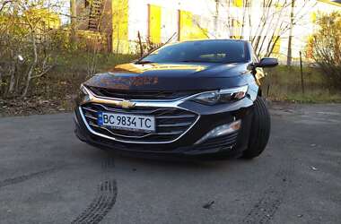 Седан Chevrolet Malibu 2022 в Львові