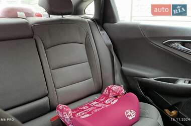 Седан Chevrolet Malibu 2018 в Черкасах