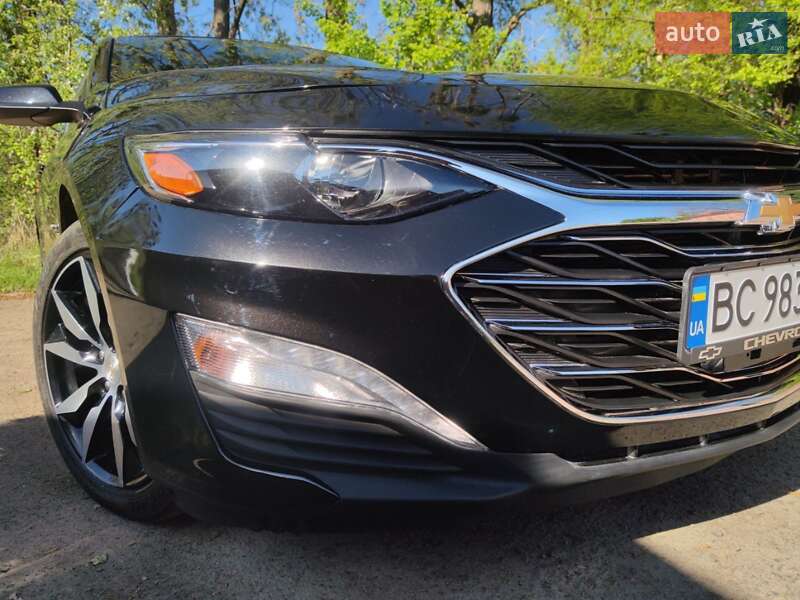 Седан Chevrolet Malibu 2022 в Львові