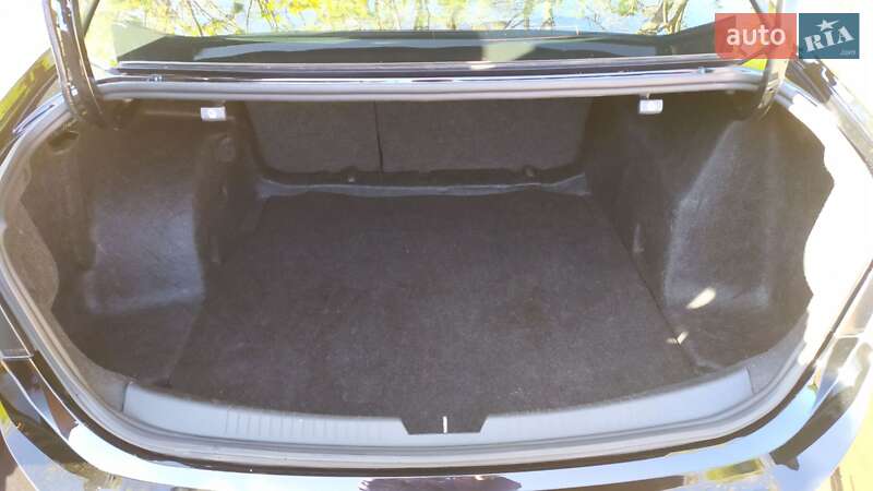 Седан Chevrolet Malibu 2022 в Львові