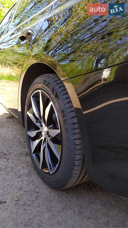 Седан Chevrolet Malibu 2022 в Львові