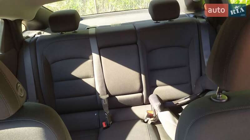 Седан Chevrolet Malibu 2022 в Львові