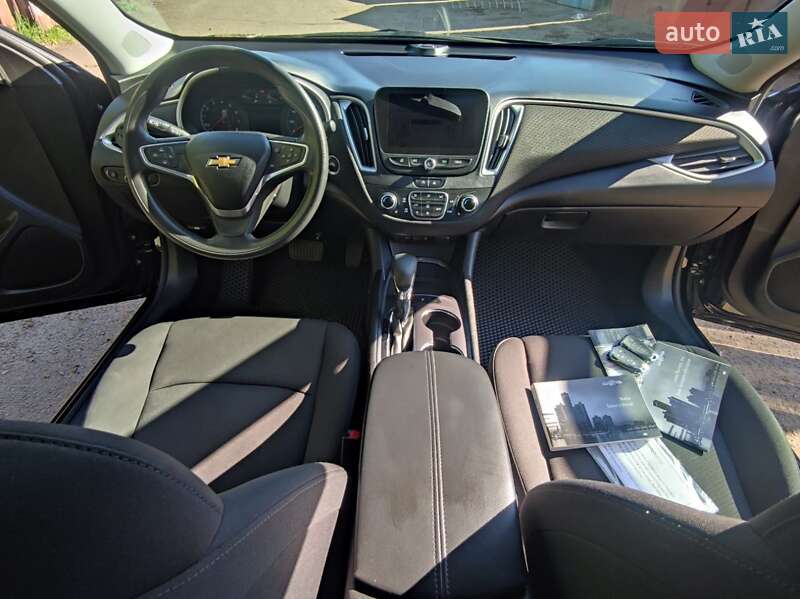 Седан Chevrolet Malibu 2022 в Львові