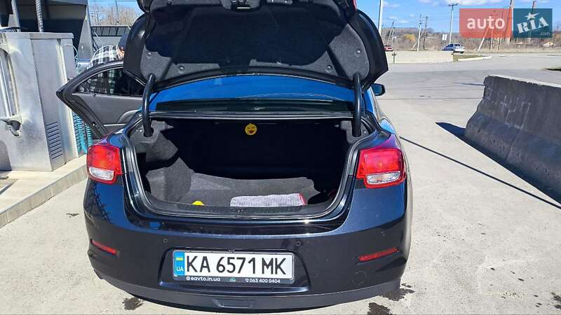 Седан Chevrolet Malibu 2015 в Жашківу