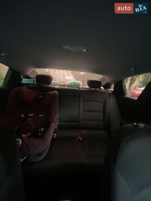 Седан Chevrolet Malibu 2017 в Киеве