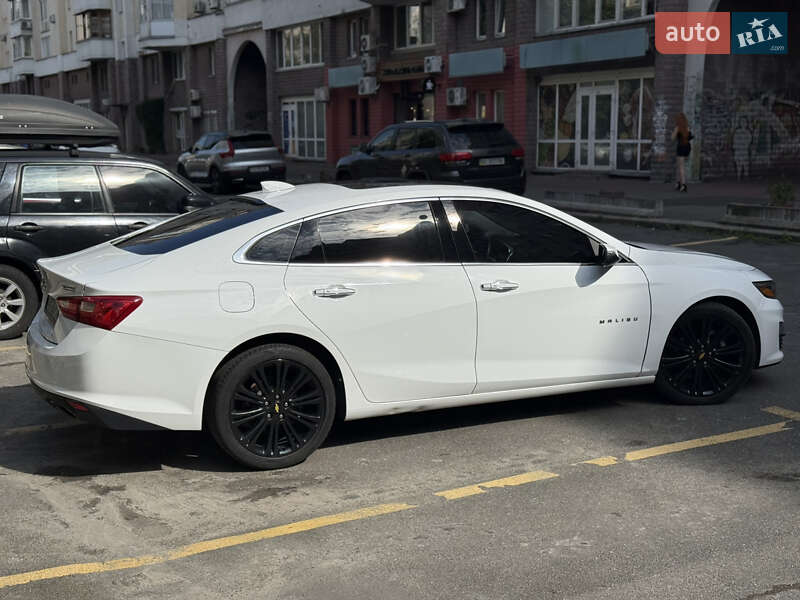 Седан Chevrolet Malibu 2016 в Киеве
