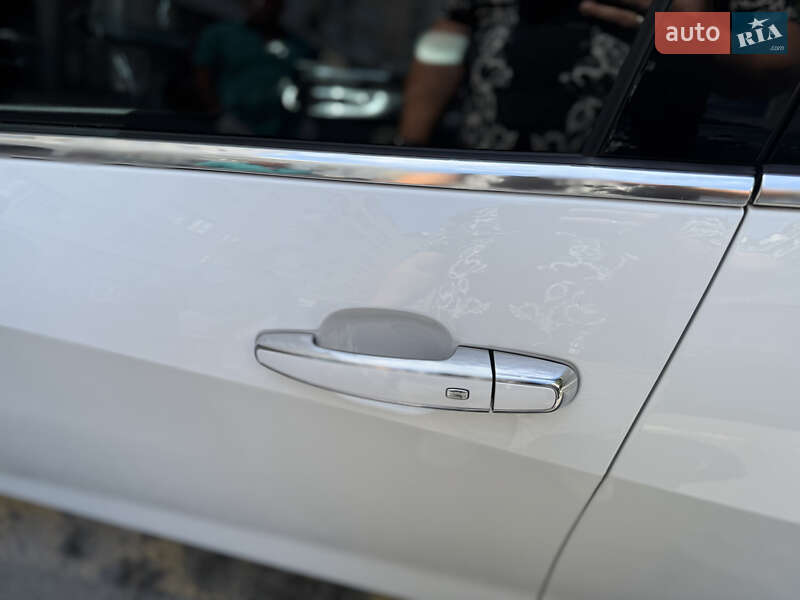 Седан Chevrolet Malibu 2016 в Киеве