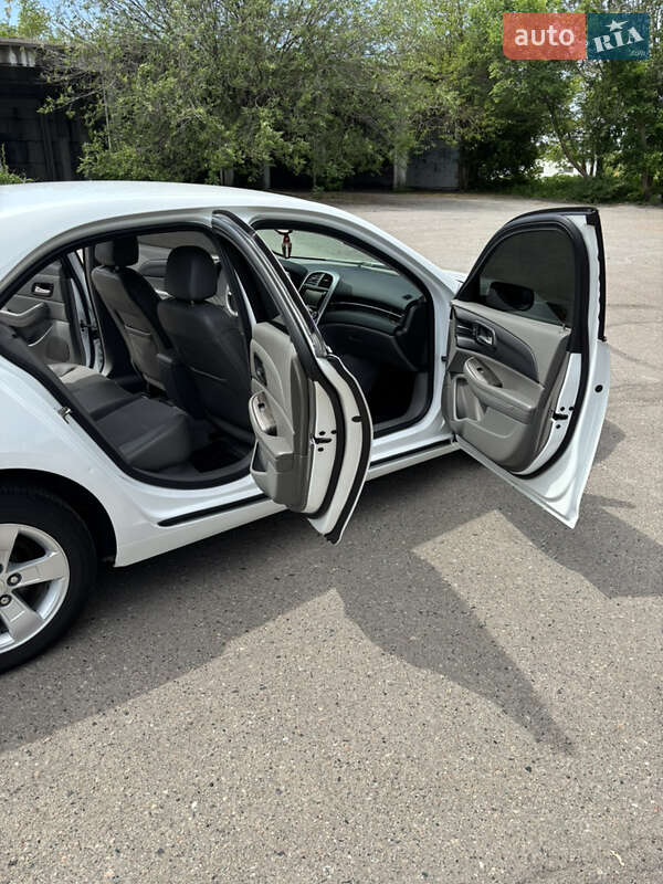 Седан Chevrolet Malibu 2015 в Лубнах