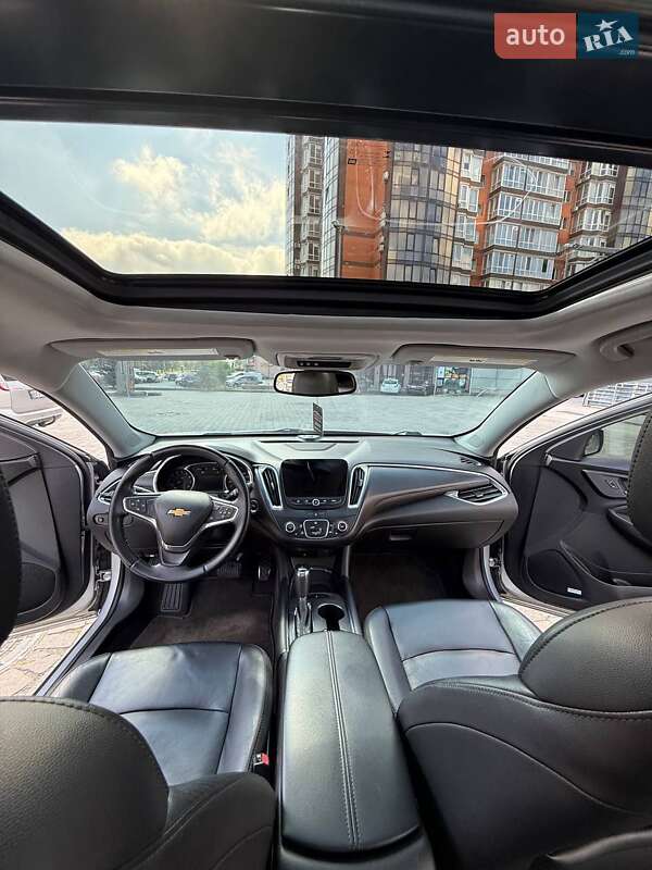 Седан Chevrolet Malibu 2017 в Львове