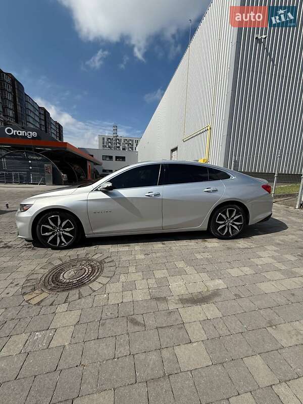 Седан Chevrolet Malibu 2017 в Львове