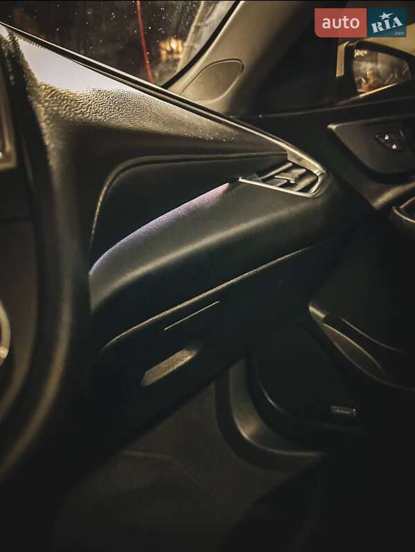 Седан Chevrolet Malibu 2017 в Львове