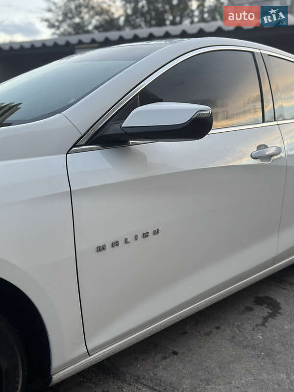 Седан Chevrolet Malibu 2016 в Запорожье