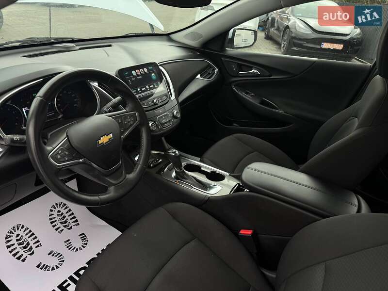 Седан Chevrolet Malibu 2017 в Луцке