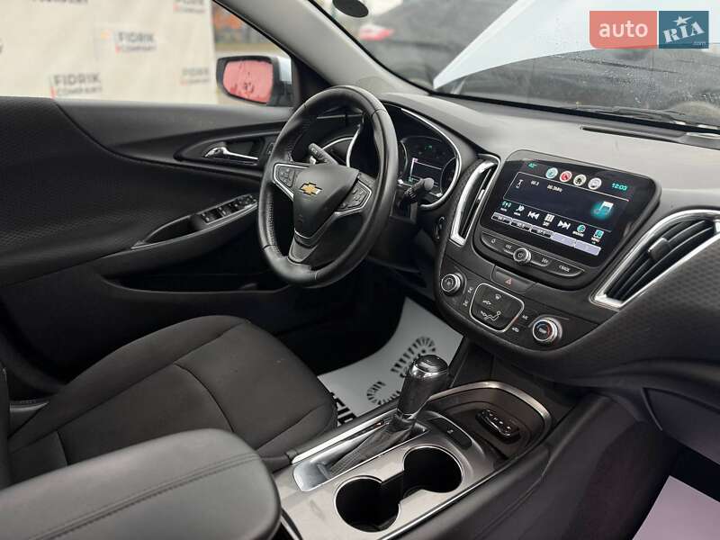 Седан Chevrolet Malibu 2017 в Луцке