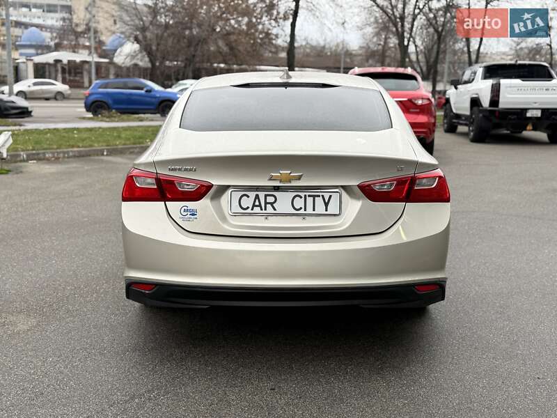 Седан Chevrolet Malibu 2016 в Киеве
