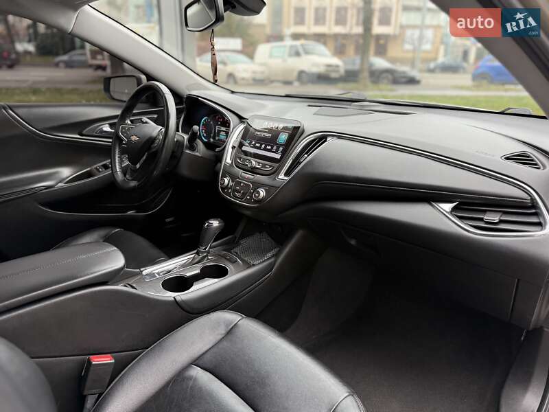 Седан Chevrolet Malibu 2016 в Киеве