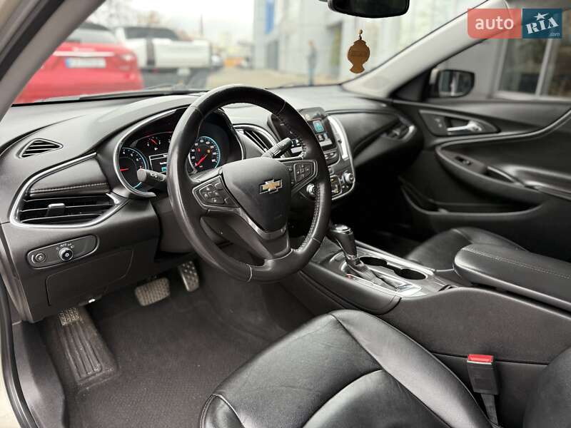 Седан Chevrolet Malibu 2016 в Киеве