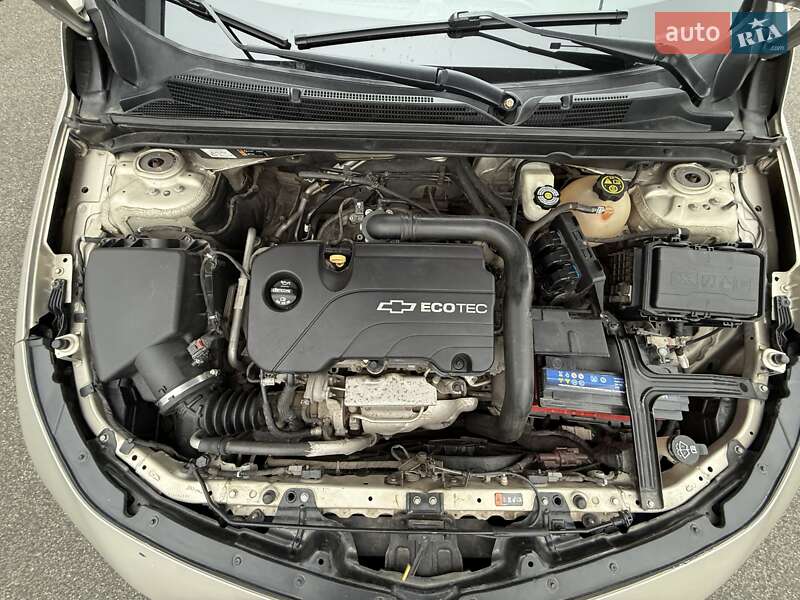 Седан Chevrolet Malibu 2016 в Киеве