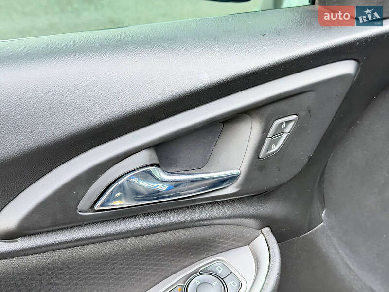 Седан Chevrolet Malibu 2017 в Кривом Роге