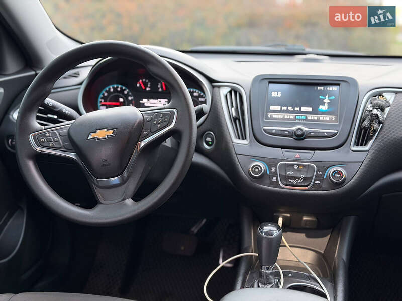 Седан Chevrolet Malibu 2017 в Кривом Роге