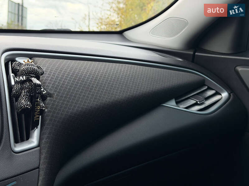 Седан Chevrolet Malibu 2017 в Кривом Роге