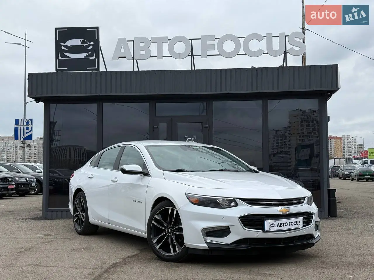 ДОСТУПНО В ЛІЗИНГ ТА КРЕДИТ (самі найкращі умови на ринку) 

В продажі Chevrolet Malibu 2016 року випуску. 
Автомобіль продається від власника. 
На останньому регламентному ТО було зроблено заміну масла в ДВС, заміна ГРМ.
Переоформлення будь-якого типу.
Можлива додаткова перевірка на СТО. 
Запрошуємо Вас на огляд і тест-драйв!

Комплектація:
• BiXenon оптика
• Протитуманні фари
• Датчики світла
• Безключовий доступ
• Ел.привід дзеркал
• Ел.склопідйомники
• Ел.ручник
• Підігрів передніх сидінь
• Клімат-контроль
• Круїз-контроль
• Мультимедійне кермо
• Вибір режиму руху
• Шкіряний салон
• Ел. регулювання сидінь
• Кнопка Start/Stop 
• Bluetooth
• Камера заднього руху
• Партроніки передні і задні
• Утримання в смузі 
• Датчик зіткнення 
• Датчик сліпих зон 


Зателефонуйте нам, або напишіть у чаті AutoRia, Viber або Telegram і ми розповімо про авто детальніше. 

Ми пропонуємо:
• Кредит
• Лізинг
• Trade-in
• Автовикуп
• Розрахунок криптовалютою
• Безготівковий розрахунок
• Пригон (Європа, США)
• Підбір авто
• Допомога в продажі
• Доставка по Україні
• Допомога в переоформленні
• Підготовка до продажу 

Можливий обмін на Ваше авто, просто напишіть нам в чат.
Працюємо без перерв та вихідних.

Автосалон AвтоFocus 
(м.Київ, вулиця Михайла Гришка 4А)