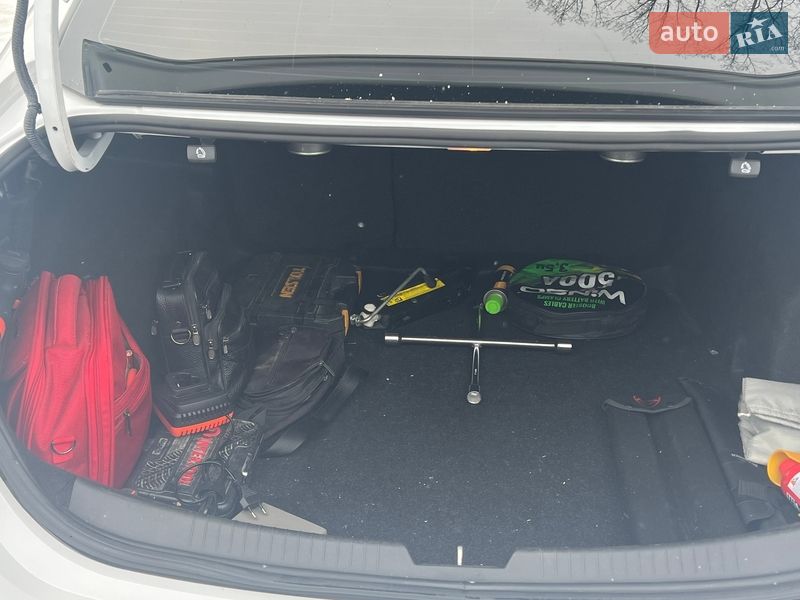 Седан Chevrolet Malibu 2017 в Киеве