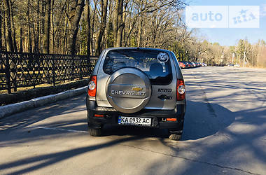 Позашляховик / Кросовер Chevrolet Niva 2011 в 