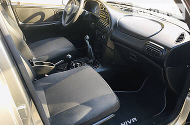Позашляховик / Кросовер Chevrolet Niva 2011 в 