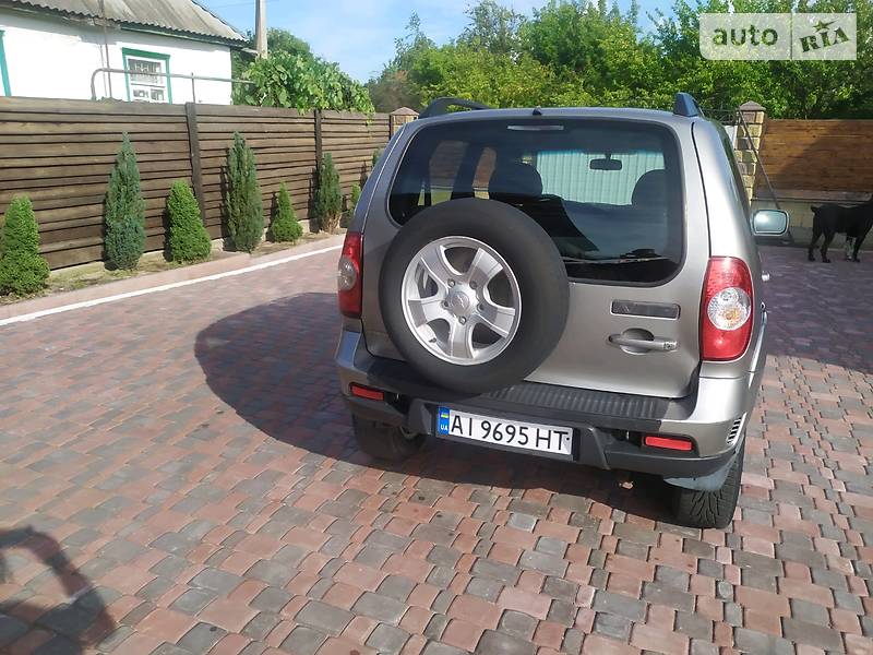 Внедорожник / Кроссовер Chevrolet Niva 2011 в Коростене