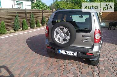 Позашляховик / Кросовер Chevrolet Niva 2011 в 