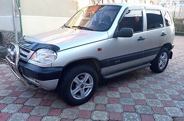 Внедорожник / Кроссовер Chevrolet Niva 2004 в Окнах