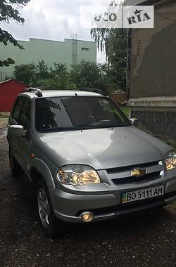 Внедорожник / Кроссовер Chevrolet Niva 2010 в Кременце