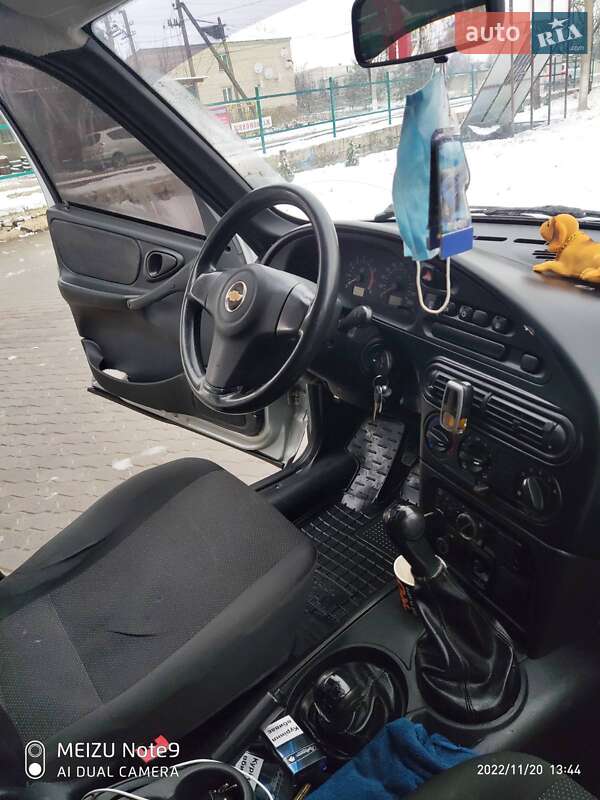 Позашляховик / Кросовер Chevrolet Niva 2015 в Тростянці