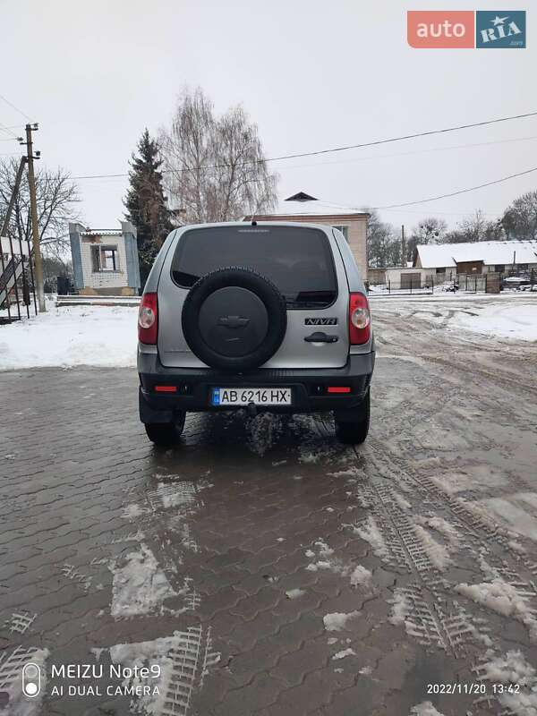 Позашляховик / Кросовер Chevrolet Niva 2015 в Тростянці