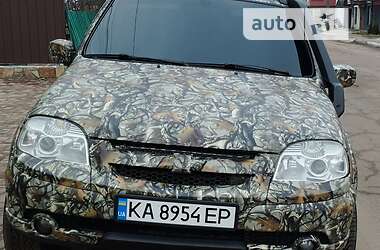 Внедорожник / Кроссовер Chevrolet Niva 2010 в Олевске