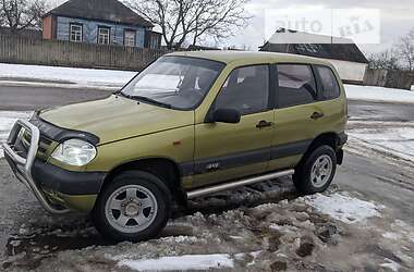 Внедорожник / Кроссовер Chevrolet Niva 2004 в Краснокутске