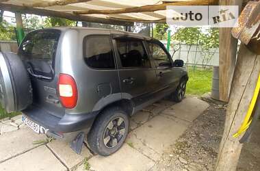 Внедорожник / Кроссовер Chevrolet Niva 2006 в Сваляве