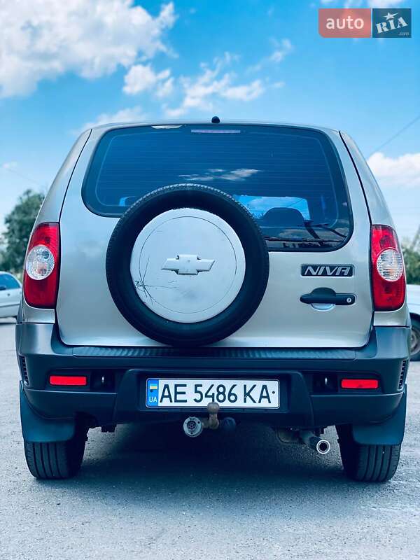 Позашляховик / Кросовер Chevrolet Niva 2011 в Новомосковську