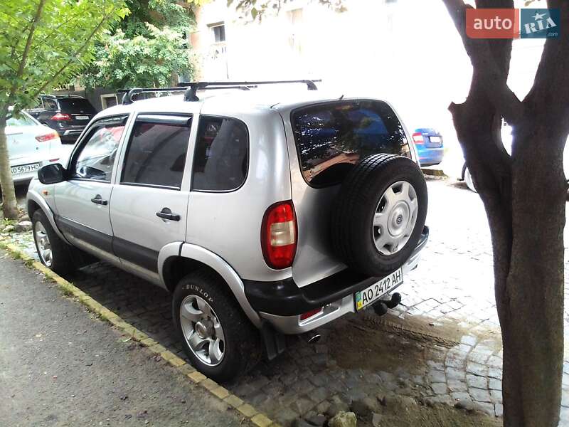 Позашляховик / Кросовер Chevrolet Niva 2004 в Ужгороді