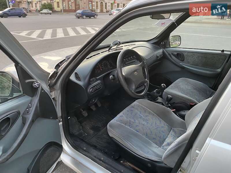 Внедорожник / Кроссовер Chevrolet Niva 2004 в Запорожье