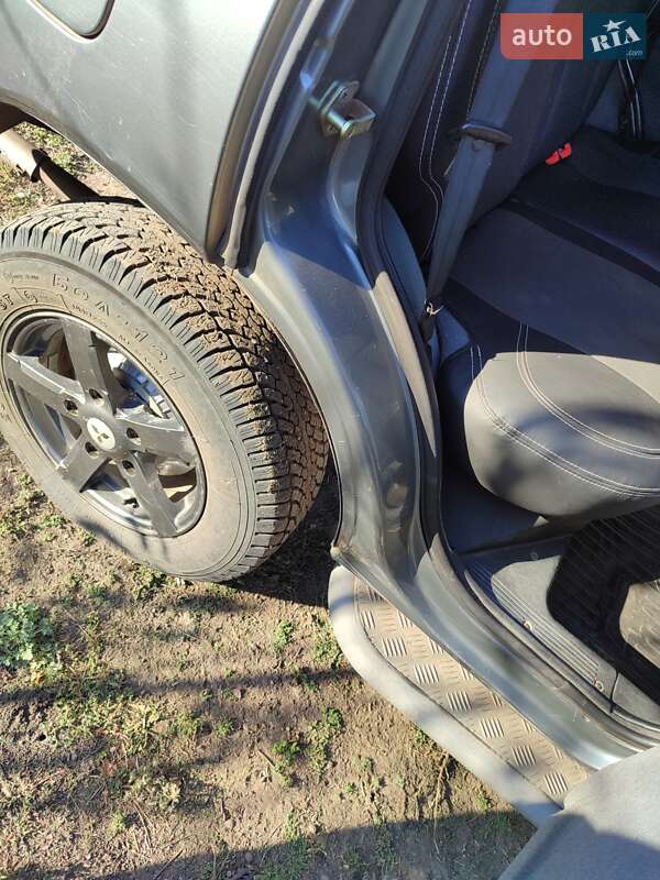 Внедорожник / Кроссовер Chevrolet Niva 2004 в Запорожье