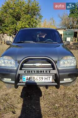 Внедорожник / Кроссовер Chevrolet Niva 2004 в 