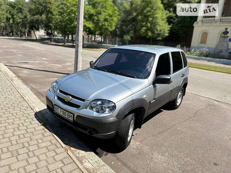 Chevrolet Niva: Стоит ли покупать внедорожник за 300 тысяч рублей