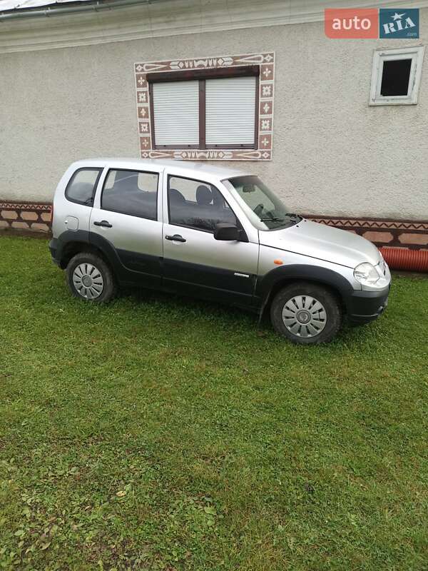 Позашляховик / Кросовер Chevrolet Niva 2011 в Тячеві
