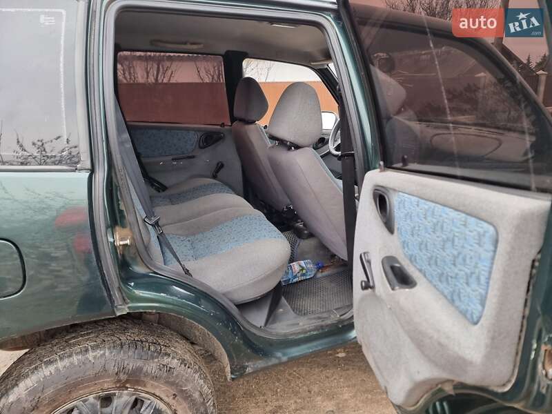 Позашляховик / Кросовер Chevrolet Niva 2004 в Врадіївці