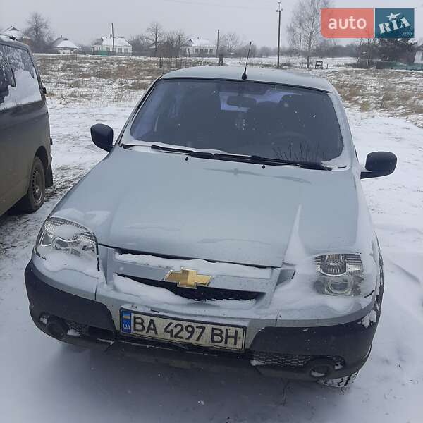 Позашляховик / Кросовер Chevrolet Niva 2015 в Новомиргороді